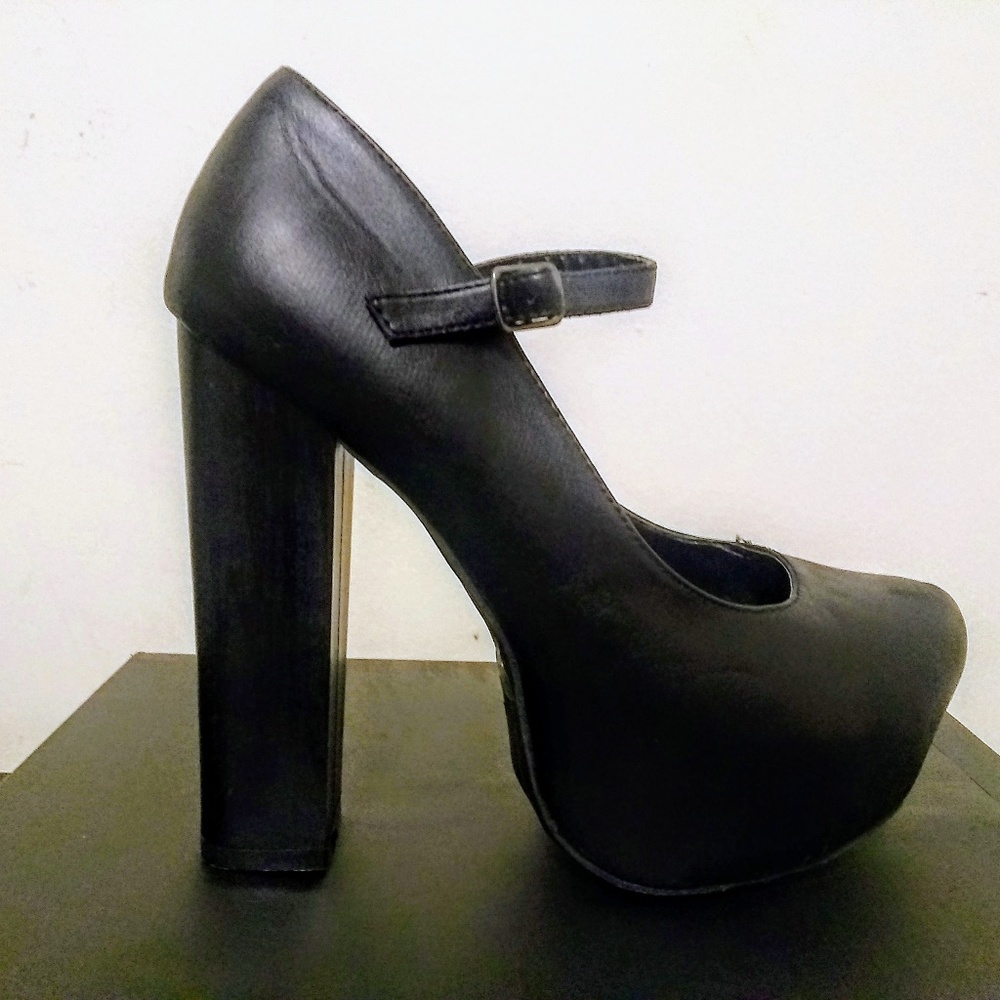 Vintage Brand Platform Heels